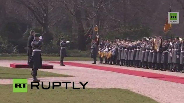 Live: Gauck empfängt Poroschenko mit militärischen Ehren in Berlin