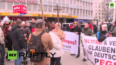 LIVE: Pegida und HoGeSa treffen auf Salafisten