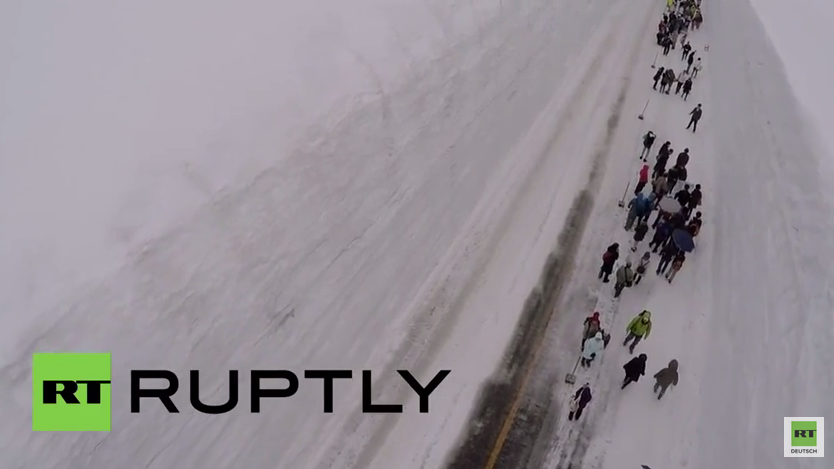 Japan: Außergewöhnliche Schneestraße zieht Massen an Touristen an