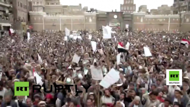 Live: Massenproteste in Sanaa gegen saudische Intervention im Jemen