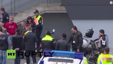 Live: "Berlin wir kommen" - Nachtwölfe überqueren deutsch-tschechische Grenze
