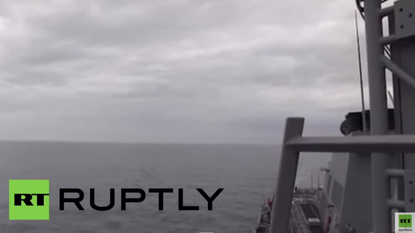 Schwarzes Meer: Russischer Kampfjet fliegt direkt an US-Zerstörer vorbei