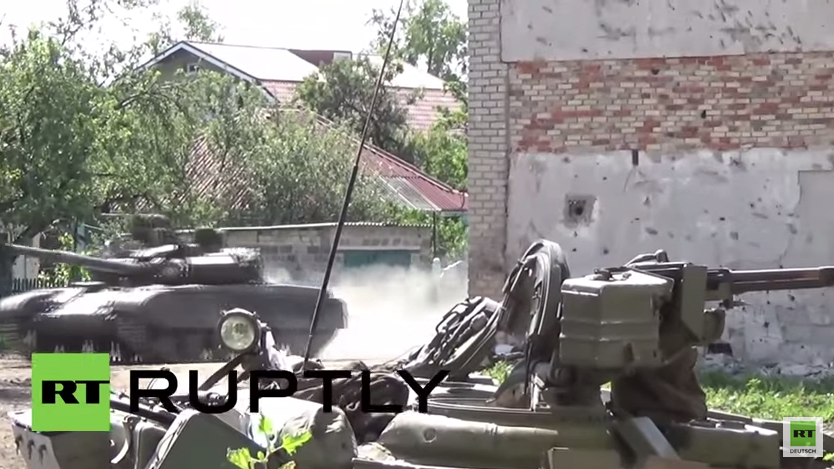 Ukraine: Panzerschlacht unweit des Flughafens von Donezk ausgebrochen
