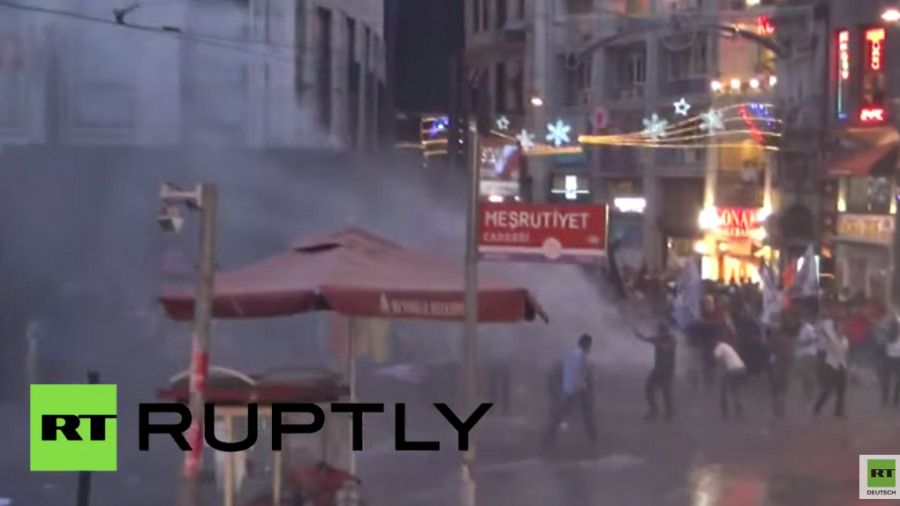 Istanbul: Einsatz von Wasserwerfern und Tränengas nach Bombenanschlag in Suruc