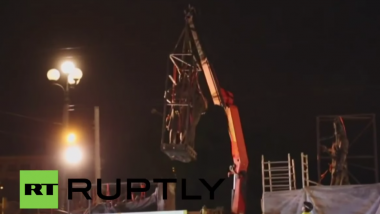 Litauen entfernt sowjetische Statuen von Hauptstadt-Brücke