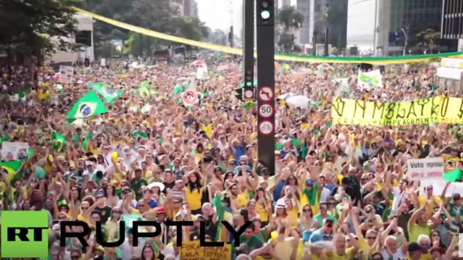 Brasilien: „Dilma raus!“ – Zehntausende fordern Rücktritt von Präsidentin Dilma Rousseff