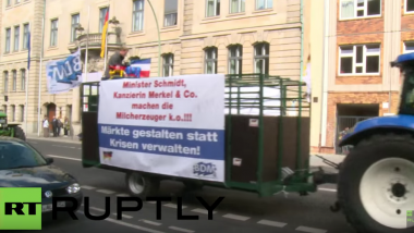 Deutschland: Milchbauern protestieren gegen zu niedrige Milchpreise in Berlin
