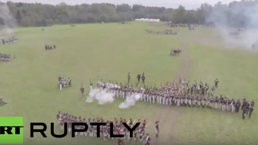 Russland: Kampfszenen der Schlacht um Borodino von 1812 originalgetreu nachgestellt