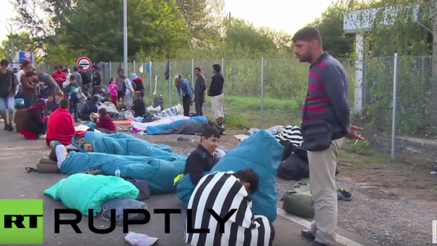 Endstation Grenzzaun? Nun harren Flüchtlinge vor geschlossener Grenze in Serbien aus