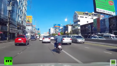Thailand: Dashcam fängt Meteoriten-Explosion am Himmel ein