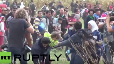 Live: Flüchtlinge harren weiterhin in Röszke aus
