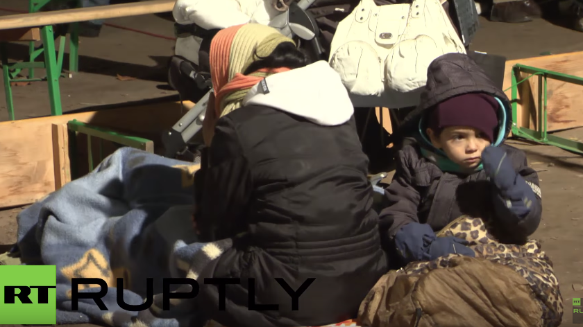 Berlin: Flüchtlinge übernachten trotz Temperaturen von nur knapp über Null vor dem LaGeSo