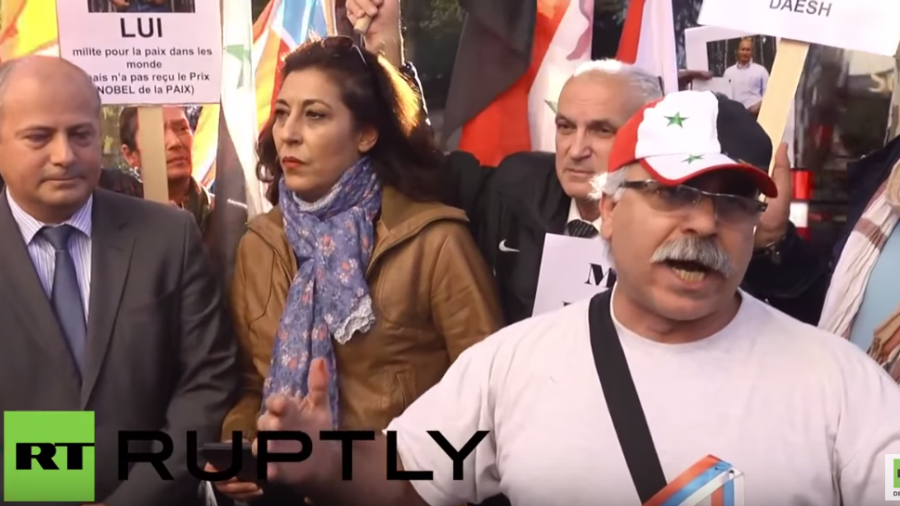 Frankreich: „Danke Putin!“ – Syrer veranstalten Solidaritätsprotest vor russischer Botschaft