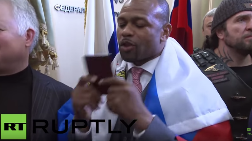 US-Boxer Roy Jones Jr. gibt nach Erhalt des russischen Passes Pressekonferenz in Moskau
