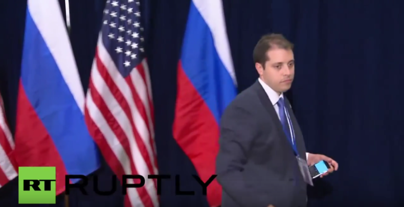 Mr. Bean des G20 ist zurück - Und streichelt zärtlich US-Flaggen