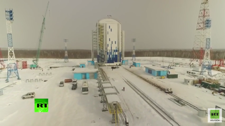 RT-Exklusiv-Aufnahmen: Drohne erlaubt Gesamtüberblick auf Russlands neuen Weltraumbahnhof