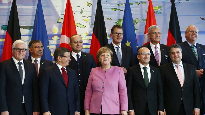 Live: Kanzlerin Merkel und türkischer Ministerpresident Davutoğlu – Pressekonferenz in Berlin