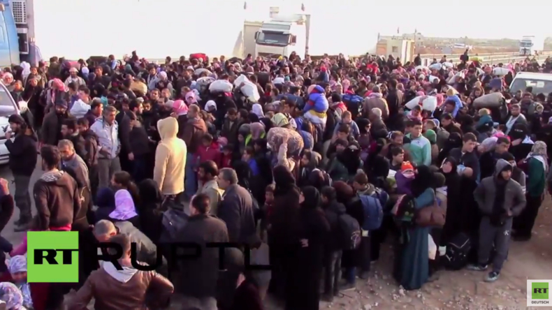 Aleppo: Menschen zwischen den Fronten - Zehntausende Flüchtlinge warten an Grenze zur Türkei