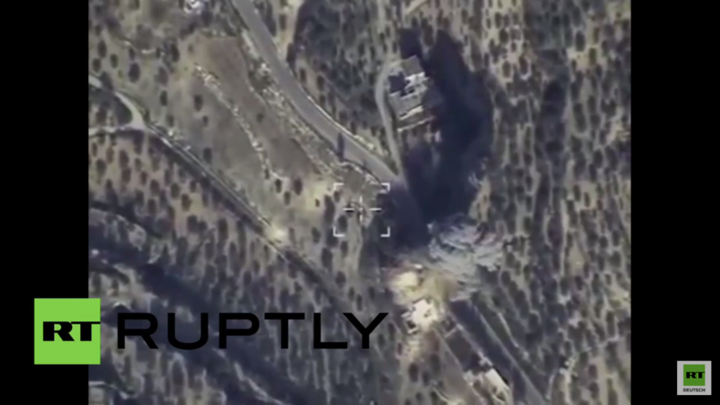Syrien: Russische Su-24 zerstört Kommandozentrale des IS in der Region von Idlib