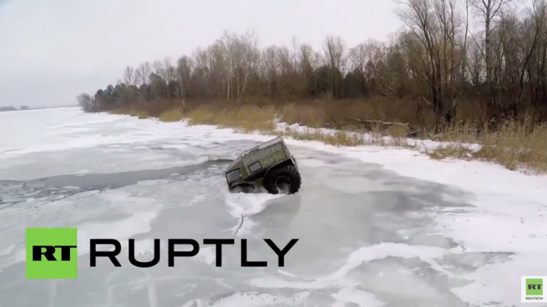 Russland: Schnee, Eis und Wasser keine Herausforderung für den russischen Geländewagen „Sherp“