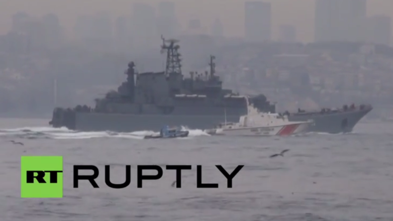 Türkei: Extreme Sicherheitsmaßnahmen als russisches Kriegsschiff den Bosporus passiert 