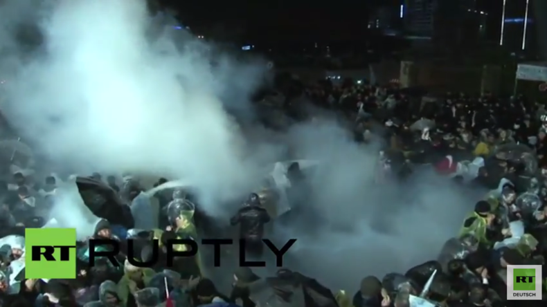Türkei: Pressefreiheit-Protest endet mit Tränengas, Wasserwerfern und Stürmung von ZAMAN-Hauptsitz
