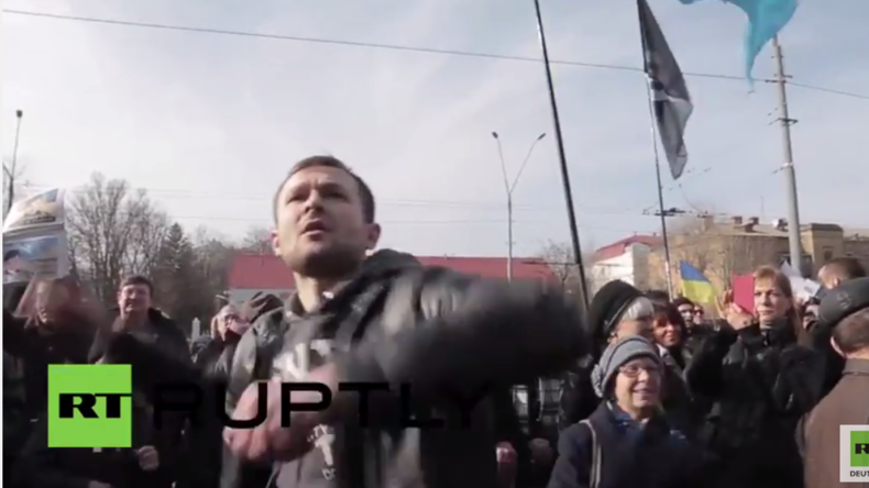 Ukraine: Nationalistische Demonstranten attackieren russische Botschaft in Kiew