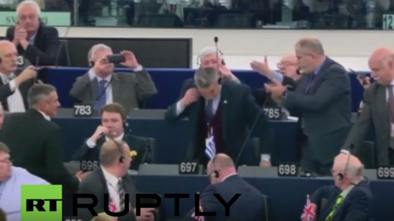 Frankreich: Abgeordneter der griechischen „Goldenen Morgenröte“  aus EU-Parlament geschmissen