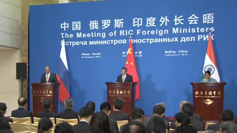 Live: Außenminister Russlands, Indiens und Chinas geben gemeinsame Pressekonferenz