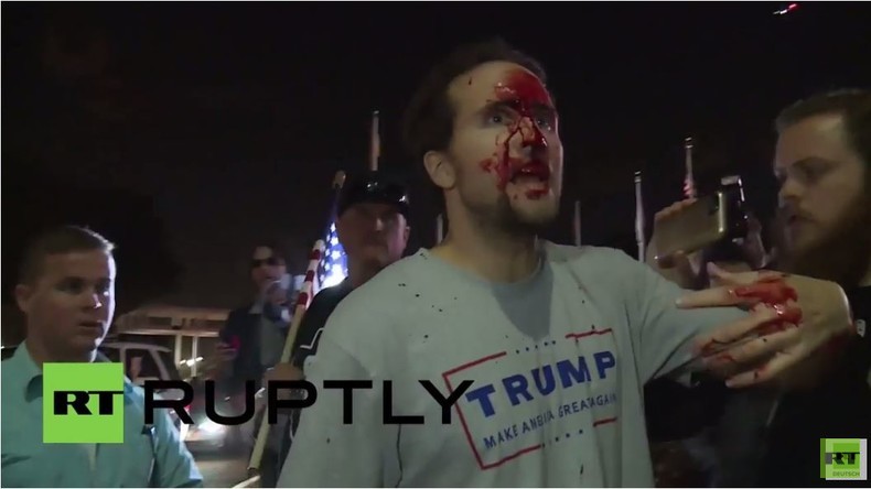 USA: Trump-Fans prügeln sich mit Gegnern und Polizei bei Wahlkampfveranstaltung 