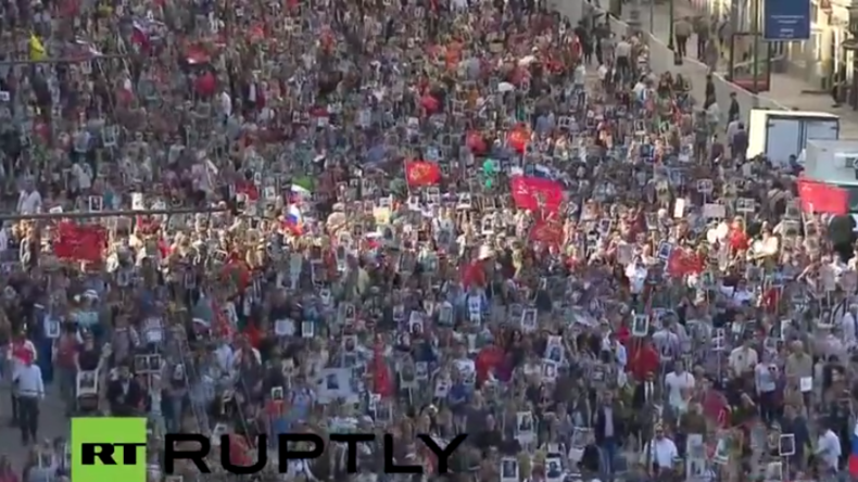 Live: „Das unsterbliche Regiment“ - Marsch zu Gedenken an die Opfer des Zweiten Weltkriegs in Moskau