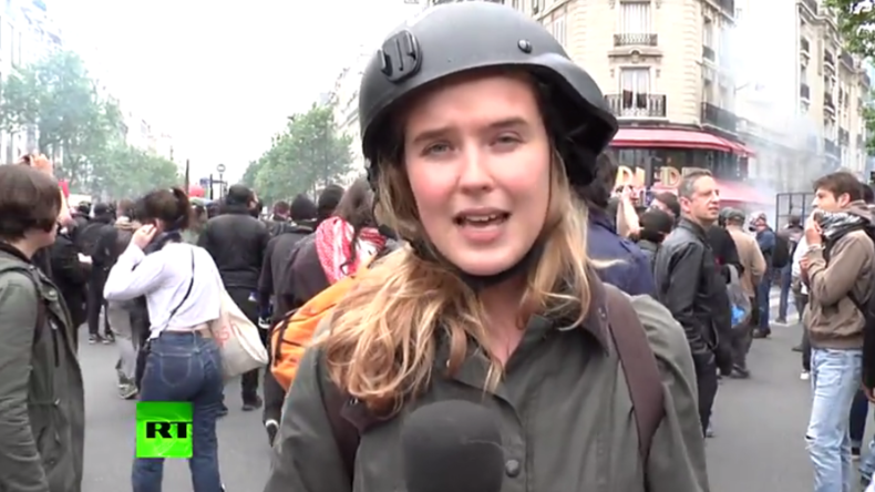 Paris: Protest gegen Arbeitsrechtsreform - RT-Reporterin von Demonstrant vor der Kamera geschlagen