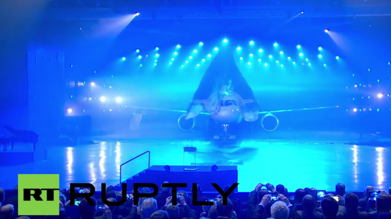Russland: Hunderte besuchen Präsentation des neuen MS-21 Passagierflugzeugs 