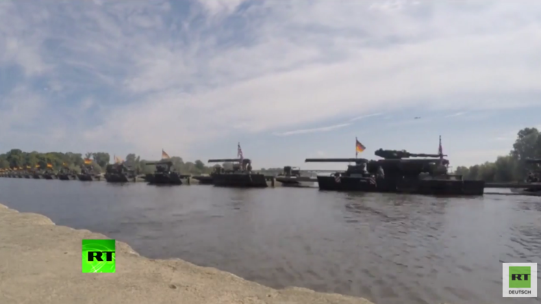 „Anakonda 2016“: Deutsche und britische Truppen errichten für NATO-Übung Brücke über Polens Weichsel