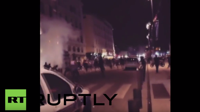 Frankreich: Polizei feuert mit Tränengas auf Fußballfans in Marseille