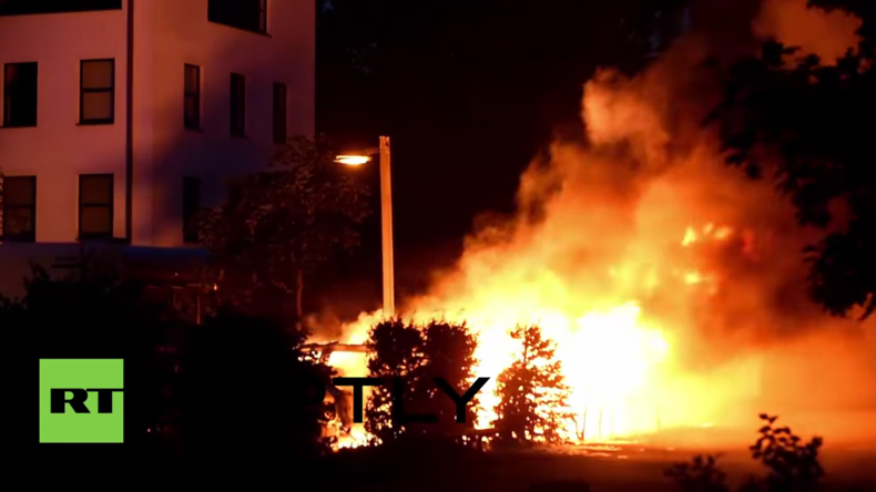 Rache für Räumungsaktion in der Rigaer Straße? Vierte Nacht in Folge Brände in Berlin