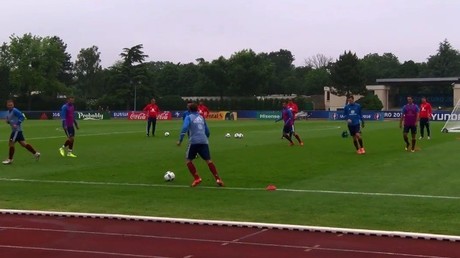 Live: Russisches Nationalfußballteam trainiert in Frankreich für EM 2016