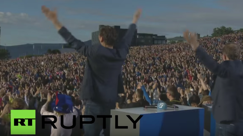 Island: Huh! Zehntausende empfangen isländisches Nationalteam nach Rückkehr aus Frankreich