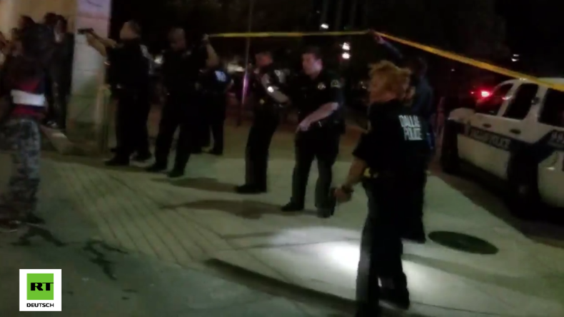 USA: Scharfschützen eröffnen das Feuer auf Polizisten bei BlackLivesMatter-Protest: Fünf Tote