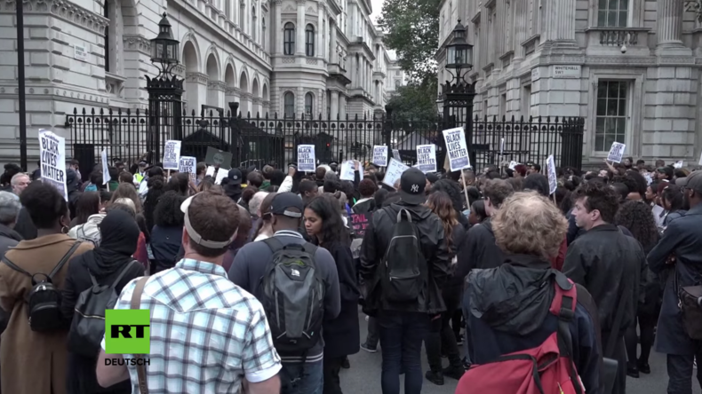  „Fuck off Theresa May!" - BlackLivesMatter-Protest gegen Cameron-Nachfolgerin in London