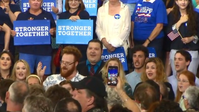 Live: Bernie Sanders Fans demonstrieren zum Auftakt des Nominierungsparteitages der Demokraten