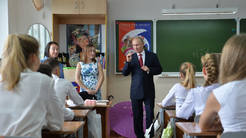 "Tag des Wissens" in Russland: 1,6 Millionen Erstklässer gehen in die Schule
