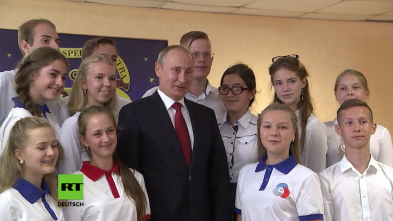 Wladiwostok: Putin besucht zum Tag des Wissens Schüler und gibt ihnen Tipps für die Zukunft 