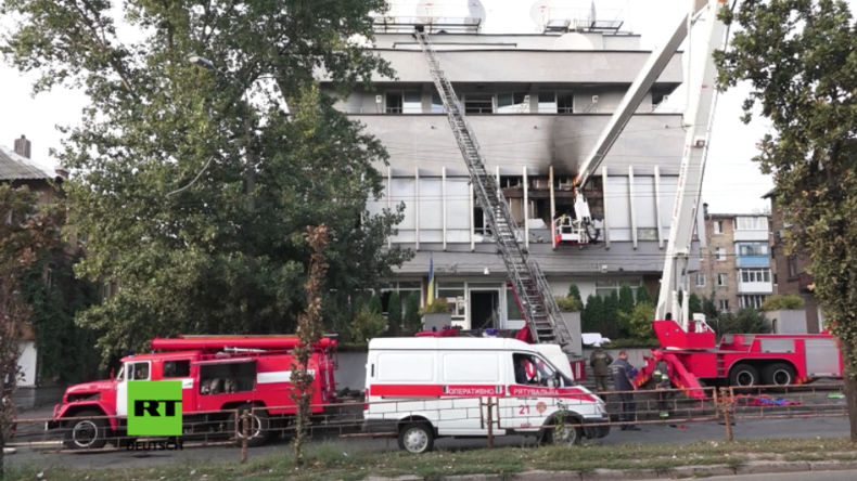 Molotow-Cocktails und brennende Reifen an Bürogebäude des TV-Senders „Inter“ in Kiew 