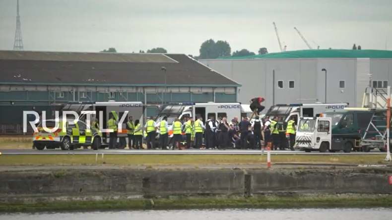 Live aus London: BlackLivesMatter-Protest legt Flughafen lahm 
