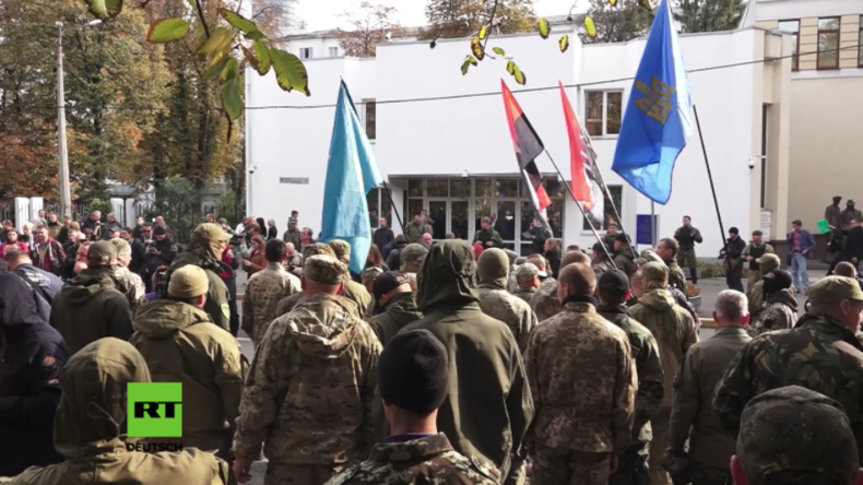 Kiew: Anhänger rechtsradikaler Parteien protestieren gegen Poroschenko und Awakow