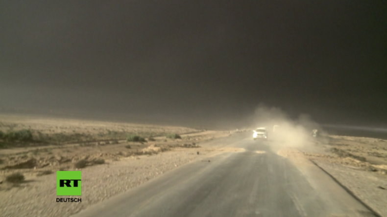 Schwarzer Himmel über Mossul – IS setzt Ölfabrik in Brand, um für Luftangriffe unsichtbar zu sein