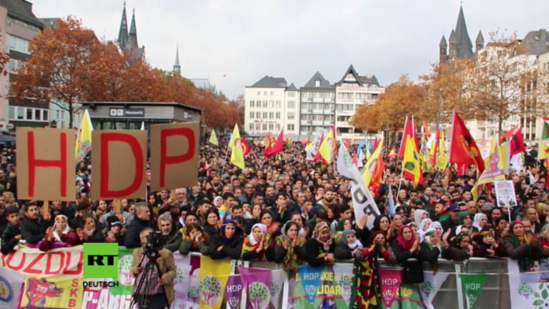 Tausende Kurden protestieren in Köln gegen „Erdogans Lynchjustiz“