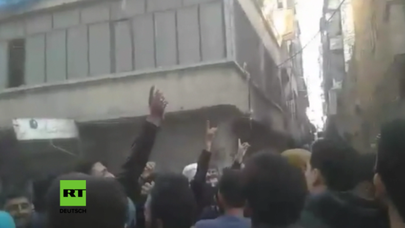 Ost-Aleppo: Anwohner protestieren gegen „Rebellen“ und dagegen, dass sie ihnen die Flucht verbieten