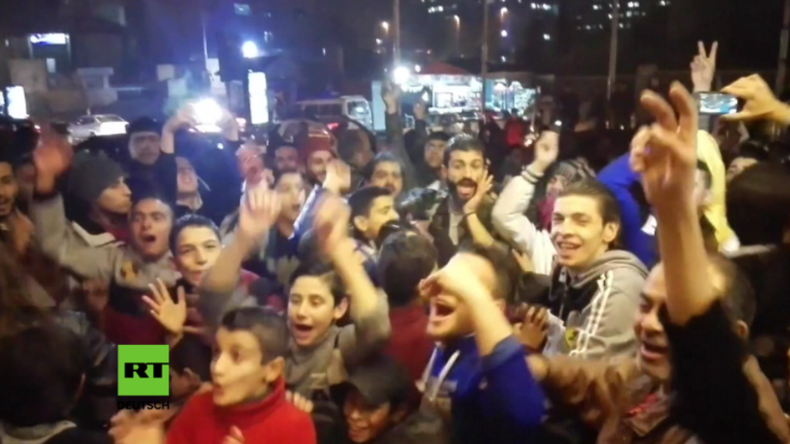 Aleppo zelebriert den Sieg: Menschenmassen feiern auf den Straßen 